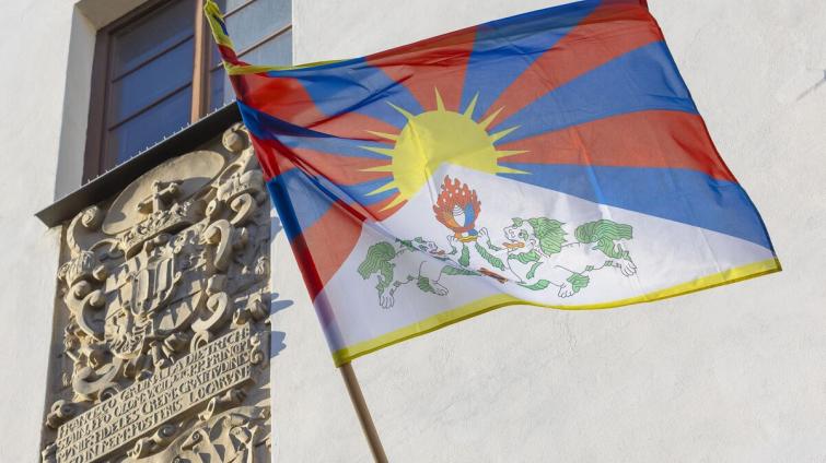 Blíží se výročí krvavého povstání Tibeťanů proti čínské okupaci. Na kterých budovách v kraji zavlaje tibetská vlajka?