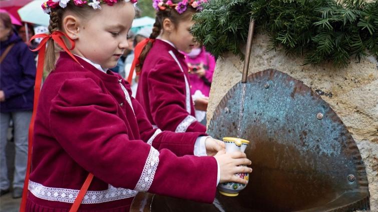 Otevírání pramenů zahájí koncert Anety Langerové. Přijede i továrník Baťa s prezidentem Masarykem