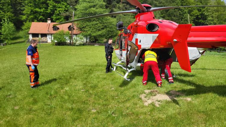 Pro zraněného cyklistu musel letět vrtulník