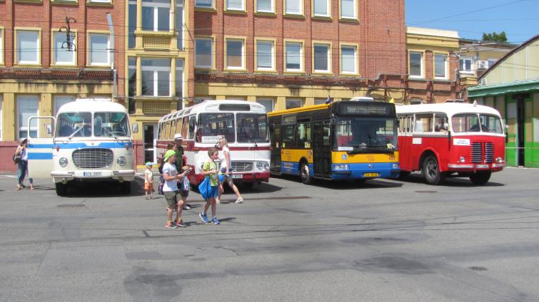 Prohlídku vozového depa DSZO si nenechalo ujít přes pět tisíc lidí