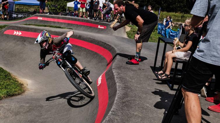 Otrokovice budou o víkendu hostit prestižní závody v pumptracku. Přijede i vicemistryně světa Sabina Košárková