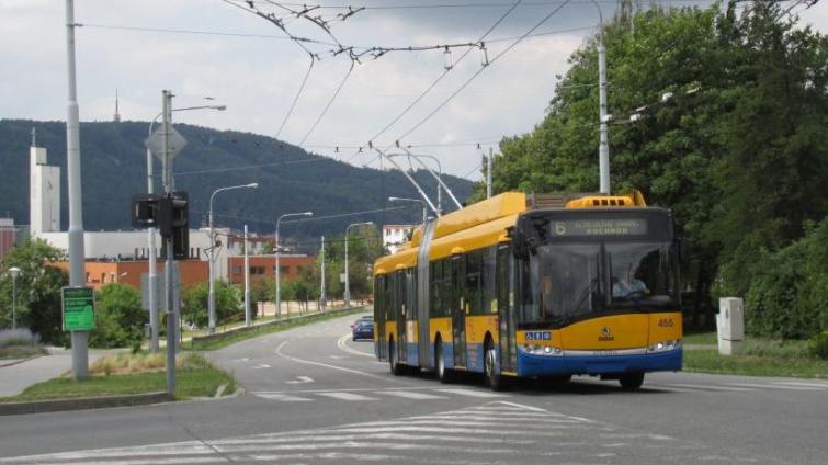 Časovou jízdenku na MHD ve Zlíně a Otrokovicích si od zítřka můžete koupit online