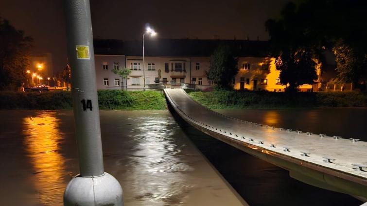 V Kroměříži dosáhla řeka Morava druhého stupně povodňové aktivity. Od soboty večer se hladina zvedla o 155 centimetrů