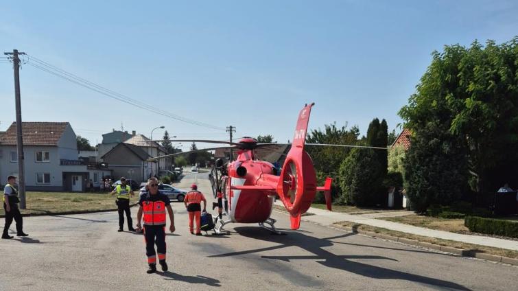 Vážná nehoda motorkáře na Kroměřížsku: na místo letěl vrtulník