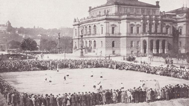 Házenkářky Slovácké Slavie Uherské Hradiště hrály před 100 lety finálový zápas před Rudolfinem