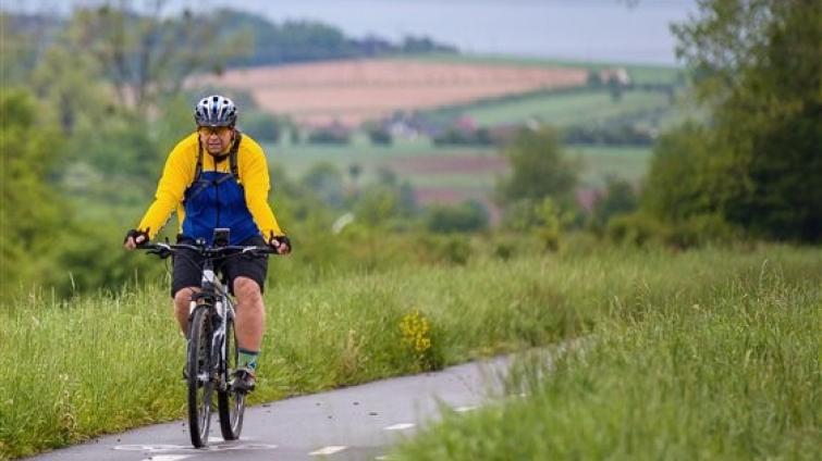 Oblíbená cyklostezka z Otrokovic do Napajedel prochází rekonstrukcí. Hotovo bude v listopadu