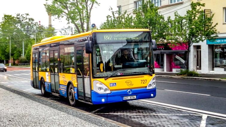 DSZO na Dušičky posílí autobusové spoje na hřbitovy