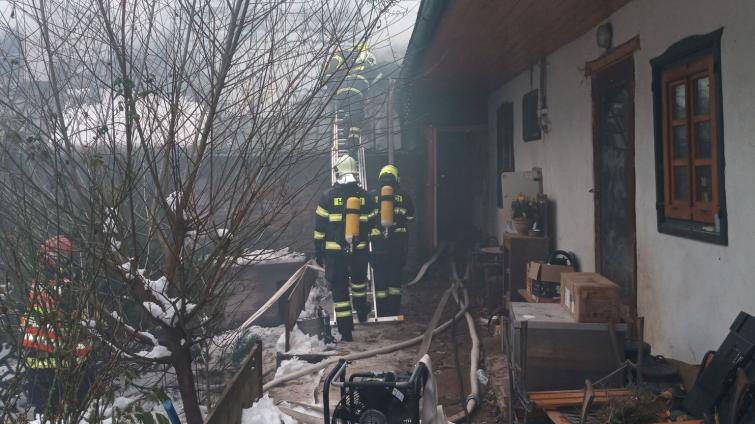 Požár domu ve Vápenicích způsobil škodu za dva miliony korun