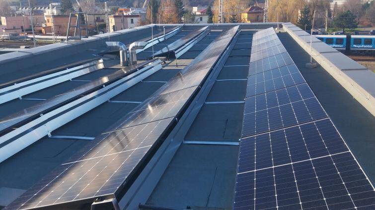 Sedm výjezdových základen záchranné služby má novou fotovoltaiku