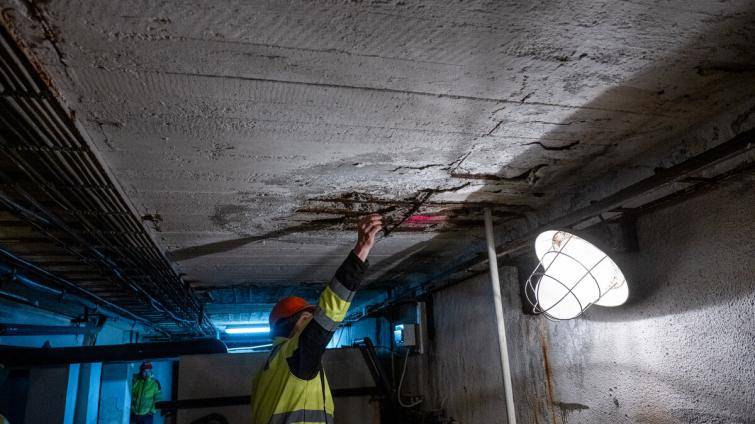 V kroměřížském bazénu se našel azbest, jeho otevření se odkládá