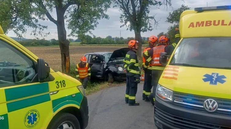 Při nehodě u Roštění se zranily dvě mladé ženy