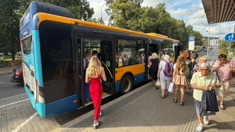 Kvůli opravě silnice I/49 ve Zlíně nabírá MHD zpoždění až 20 minut