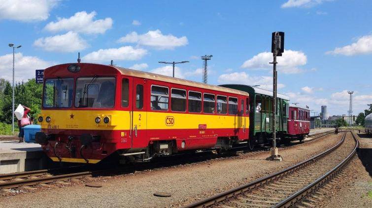 Na Zlínsku budou jezdit historické motoráčky. Retro autobus vypraví i DSZO