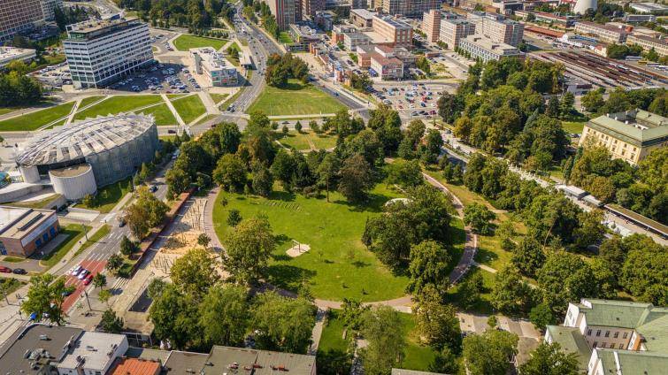 Zlínský park Komenského bojuje o titul Park čtvrtstoletí. Hlasujte pro něj v anketě