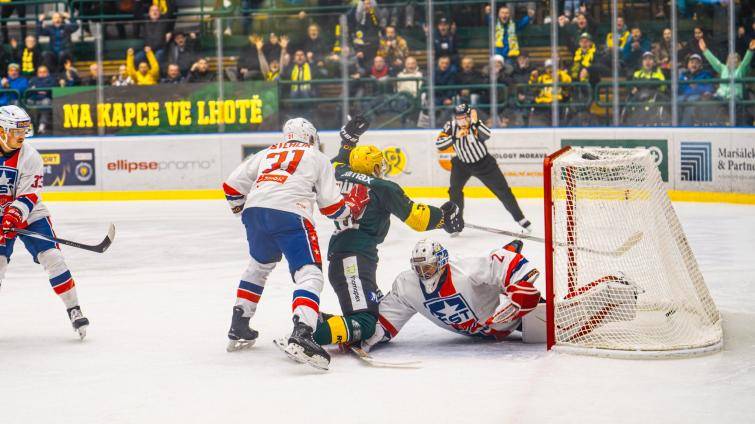 Berani ostudně prohráli s Porubou, Vsetín po dalším obratu přemohl Třebíč 