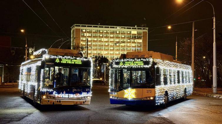 Dvojnásobná radost pro cestující! Ulicemi Zlína a Otrokovic budou letos jezdit dva vánoční trolejbusy