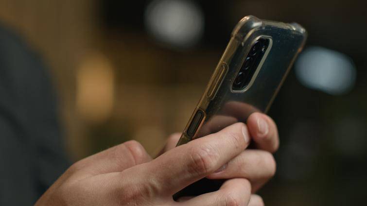 Osm říjnových podvodů jako přes kopírák. Scénář? Syn či dcera v nesnázích...