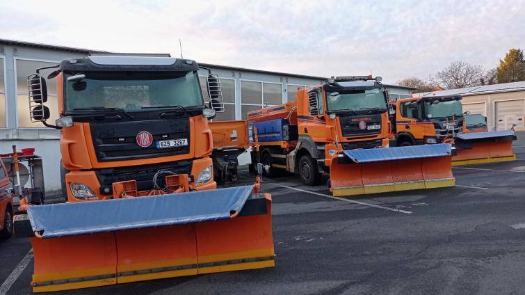 Sypače letos poprvé vyjely na silnice. Nejdříve na Vsetínsku, pak i v dalších okresech