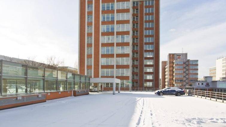 Baťův mrakodrap bude mít poprvé v historii svůj vlastní vánoční strom