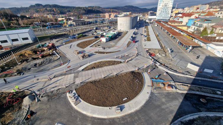 Nová okružní křižovatka zjednoduší přístup do Vsetínské nemocnice