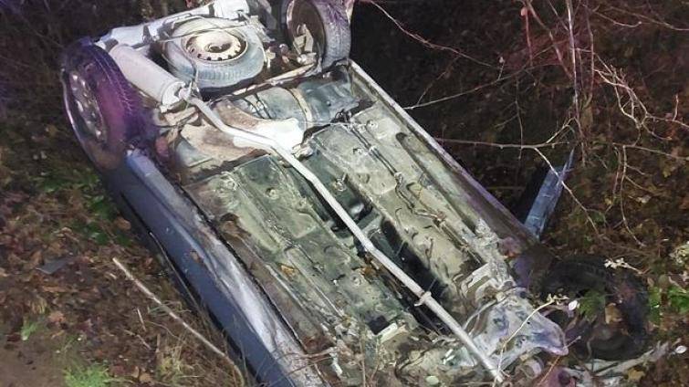 Opilý řidič havaroval na Vsetínsku do potoka. Nadýchal 2,4 promile