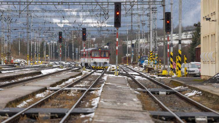 Výluka na trati Vsetín – Horní Lideč – Střelná potrvá téměř rok. Dopravu zajistí autobusy