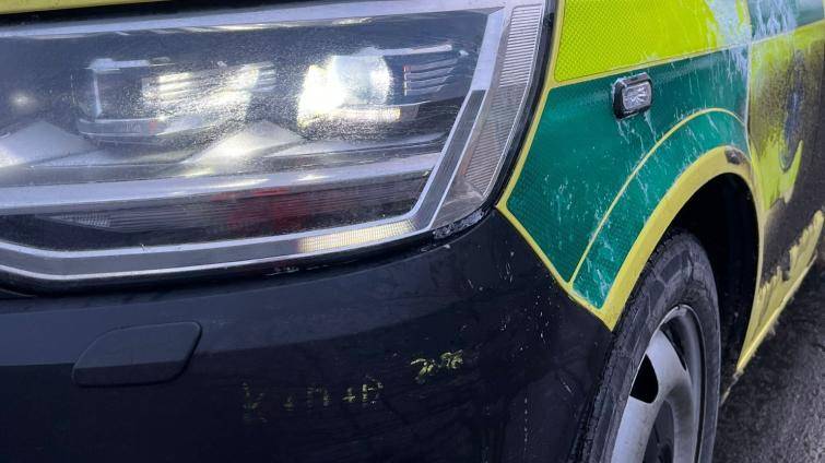 Tři králové přivolali pomoc ženě s mrtvicí. Záchranářům nechali na sanitce vzkaz