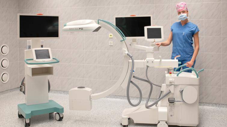 Chirurgové ve Valašském Meziříčí používají při operacích moderní C-rameno s RTG technologií