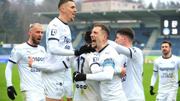 Slovácko slaví první jarní výhru. S Pardubicemi pomohl VAR i vlastní gól