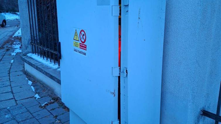 Nehoda poškodila zařízení, které řídí frekventovanou křižovatku v Kroměříži. Kvůli opravě se vypnou semafory