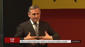 Během setkání folkloristů došlo na slavnostní udílení medailí