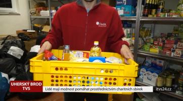 Lidé mají možnost pomáhat prostřednictvím charitních sbírek