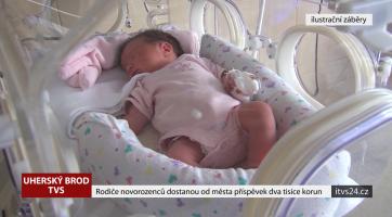 Rodiče novorozenců dostanou od města příspěvek dva tisíce korun
