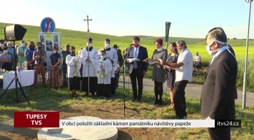 V obci položili základní kámen památníku návštěvy papeže