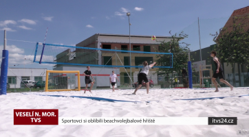 Sportovci si oblíbili beachvolejbalové hřiště