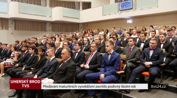 Předávání maturitních vysvědčení završilo podivný školní rok