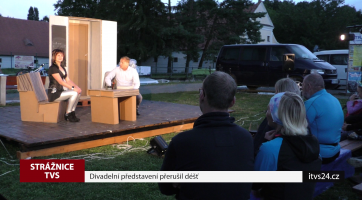 Divadelní představení přerušil déšť