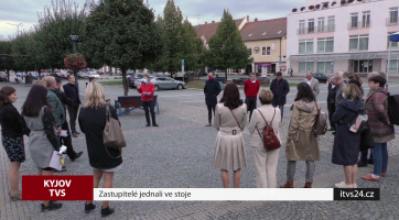 Zastupitelé jednali ve stoje