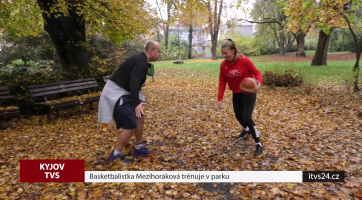 Basketbalistka Mezihoráková trénuje v parku