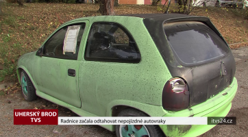 Radnice začala odtahovat nepojízdné autovraky