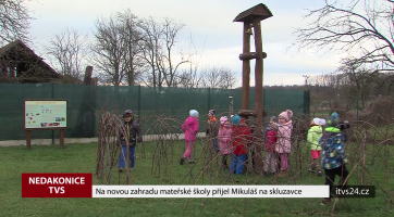 Na novou zahradu mateřské školy přijel Mikuláš na skluzavce