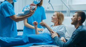 V Kroměřížské nemocnici mohou být tatínci u porodu