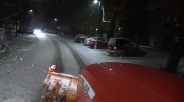 Úklid zasněžených silnic byl letos náročnější