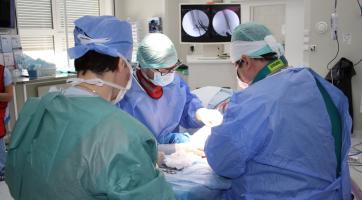 Kroměřížským chirurgům se povedla mimořádná operace