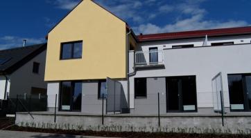 V Tupesích otevřeli novostavbu domu s malometrážním bydlením