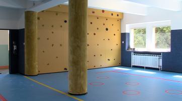 Z nevyužívaných prostor je herna na stolní tenis, dílna nebo tělocvična