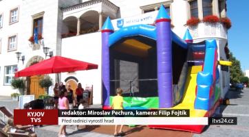 Před radnicí vyrostl hrad