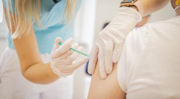 Už dnes se spustí registrace k očkování třetí dávkou