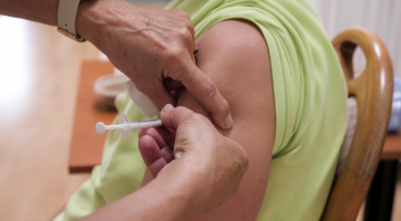 O očkování třetí dávkou byl v domově pro seniory velký zájem