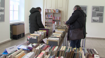 Knihovna pořádá Burzu knih a dílnu Dárek na Vánoce